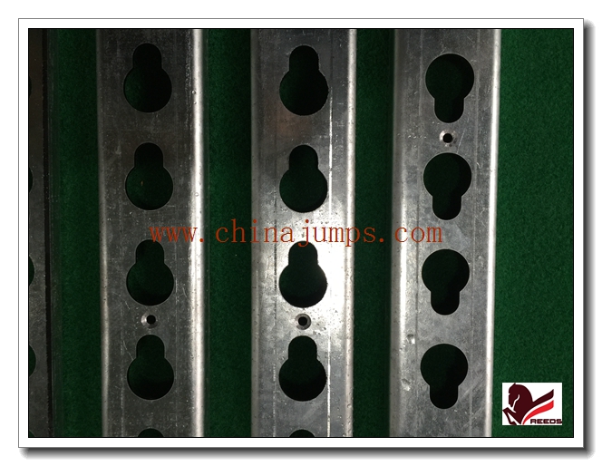 steel keyhole track